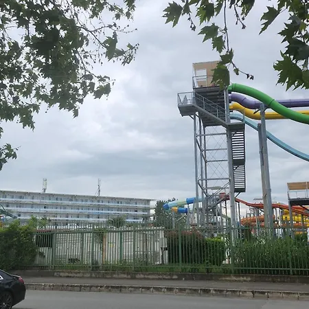 2 In Sunny Apartment